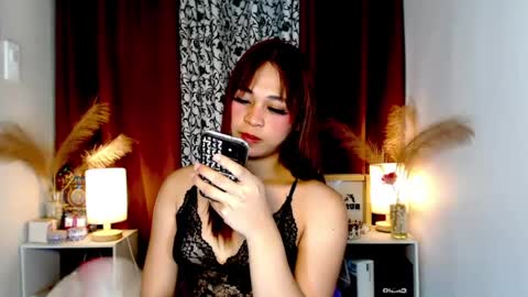 hoelymarie online show from July 16, 5:35 am