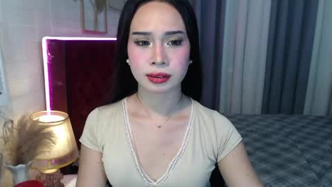 hoelymolly online show from April 21, 1:42 am