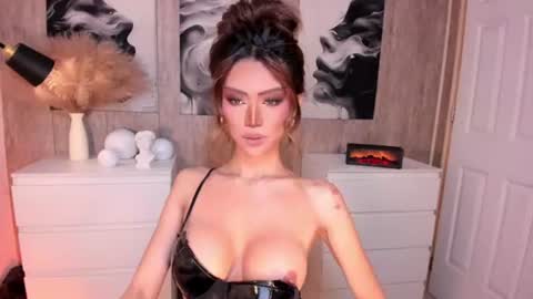 Ms. Laura online show from June 27, 11:15 am