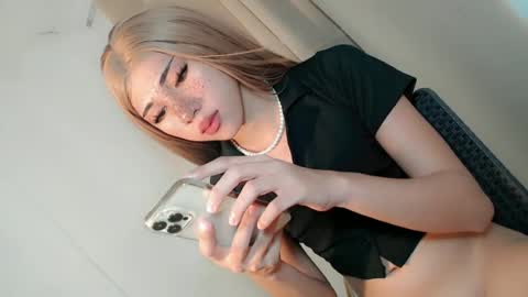 hot_little_angel18 online show from June 14, 3:08 am