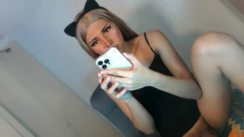 hot_little_angel18 online show from July 20, 8:17 am