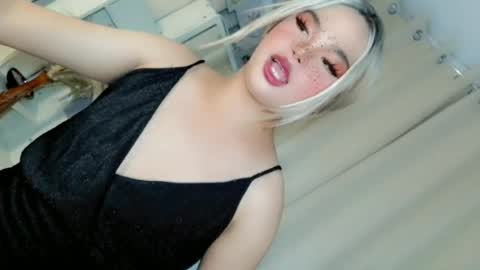 hotsiren101 online show from June 17, 3:46 pm