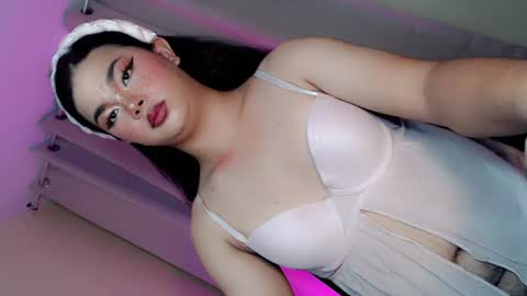 hotsiren101 online show from July 30, 6:34 am