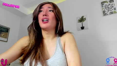 Snapshot of hottycrishinaxx chatting on December 27, 2:04 am crishinahotty online show from December 27, 2:04 am