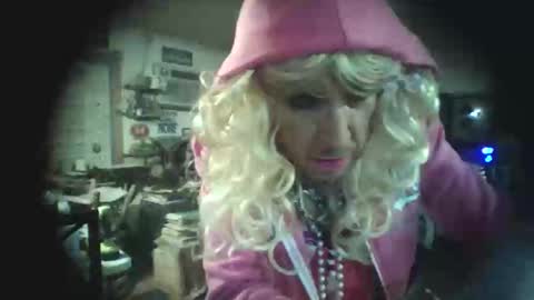 iam1slut2 online show from April 24, 8:28 am