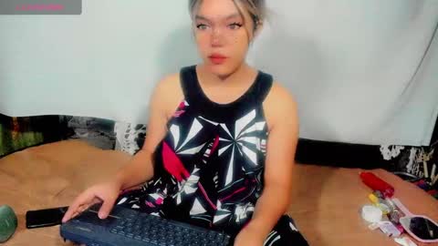 ella may online show from January 23, 9:08 am