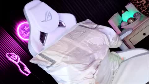 Candy Moore online show from September 11, 4:48 pm