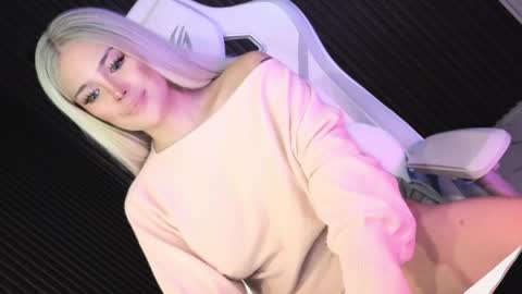 Candy Moore online show from March 27, 2:29 pm