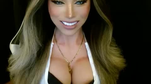 Queen Gwen online show from December 1, 12:24 am