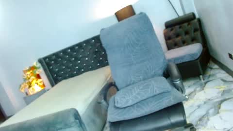 insatiable_queen16 online show from August 2, 6:18 pm