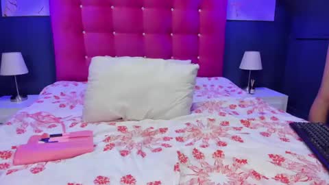 isabella lovestory online show from December 15, 8:58 pm