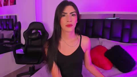 Isabella Moon9 online show from February 22, 12:30 pm