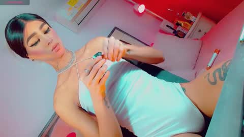 isabellagirs online show from November 18, 1:55 pm