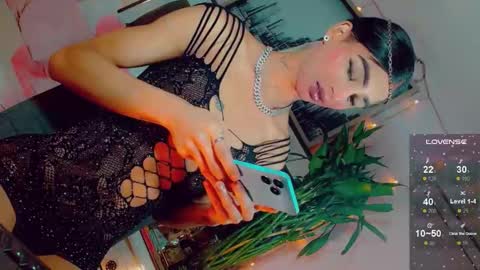 isabellagirs online show from April 6, 9:09 am