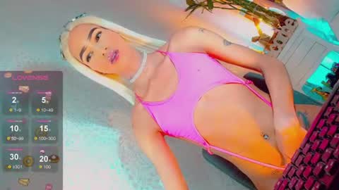 isabellagirs online show from July 1, 9:54 am