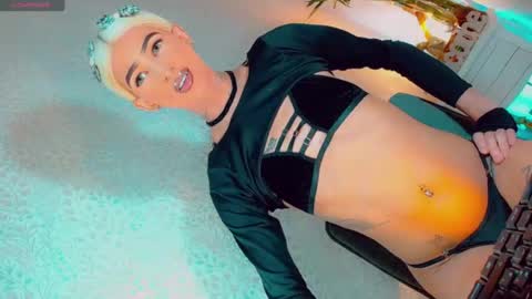 isabellagirs online show from July 4, 6:41 am