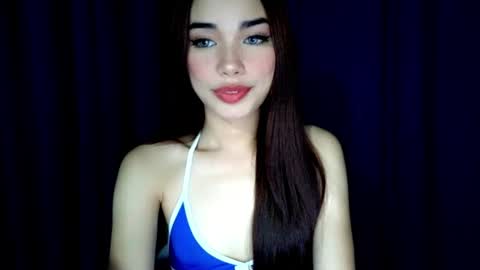 Isabelle online show from July 17, 5:08 pm