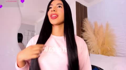 Isa online show from February 1, 10:30 pm