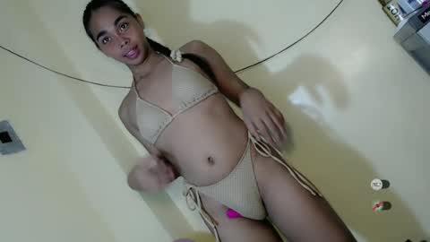 Alona online show from June 15, 9:50 pm
