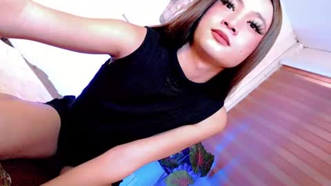 its_me_luna1111 online show from July 5, 5:36 am