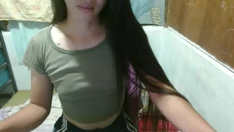 itsmelily05 online show from February 12, 3:40 pm