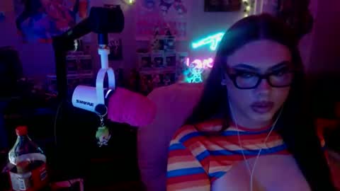 Nicki Foxx online show from October 28, 4:32 am