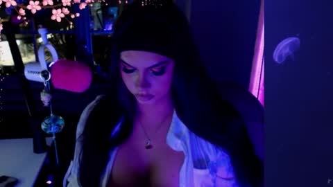 Nicki Foxx online show from November 18, 1:05 am