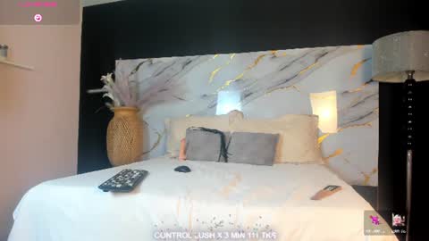 jacky_wolf1 online show from June 30, 8:42 pm