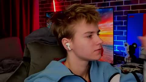 Jean online show from August 2, 3:33 pm