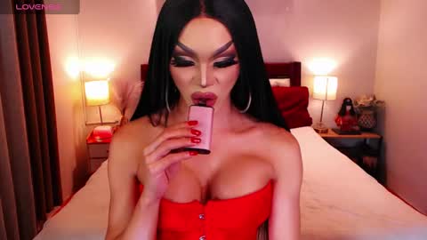 Queen Jenifer online show from December 7, 5:04 pm