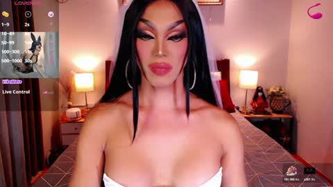 Queen Jenifer online show from January 22, 7:45 pm