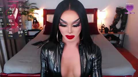 Queen Jenifer online show from August 7, 6:31 am