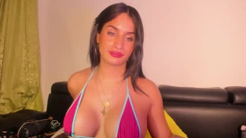 jenniifer_t online show from June 10, 6:02 am