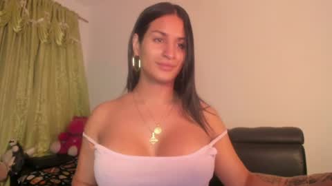 jenniifer_t online show from June 14, 5:19 am