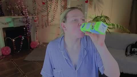 jes_solar online show from March 2, 10:16 pm