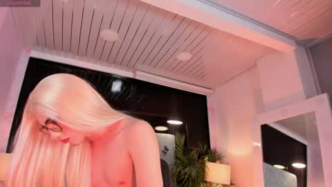 JESSI AND NAOMI online show from July 18, 4:52 am
