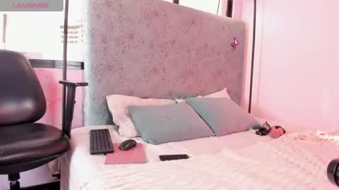JESSI AND NAOMI online show from July 27, 2:13 pm