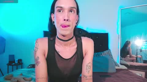 Joa Isaza     online show from February 24, 5:11 am