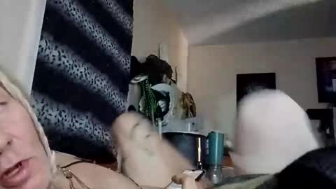 jocelynnuttz online show from December 3, 10:52 am