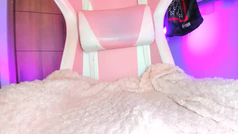 katalinaferreirax online show from October 15, 8:20 pm