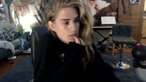 Katie online show from August 5, 5:02 am