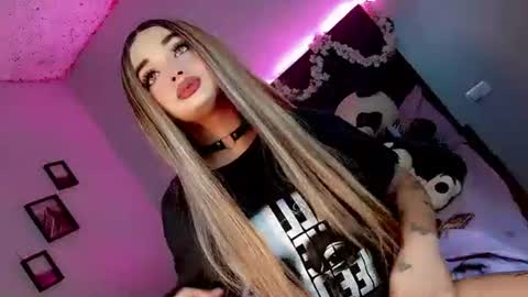 Snapshot of kattie_sweet_ chatting on October 27, 7:44 pm kattie_sweet_ online show from October 27, 7:44 pm