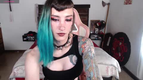 luna   online show from March 10, 10:02 pm