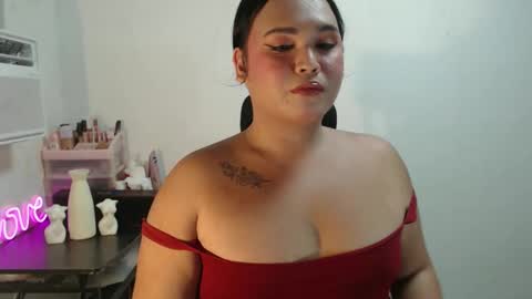 KELLY MCDOLEN online show from February 22, 5:26 pm