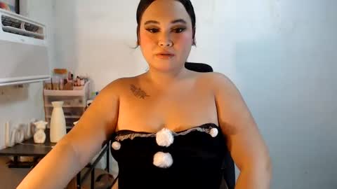 KELLY MCDOLEN online show from July 13, 7:16 pm