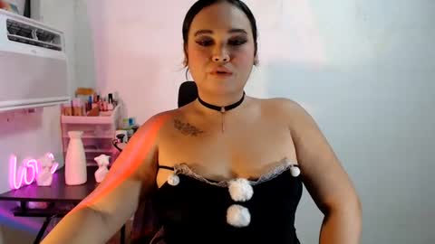 KELLY MCDOLEN online show from July 19, 11:36 am