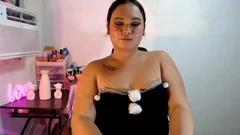 KELLY MCDOLEN online show from July 27, 2:02 pm