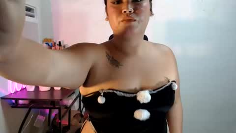 KELLY MCDOLEN online show from July 28, 2:13 pm