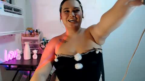 KELLY MCDOLEN online show from July 28, 3:21 pm