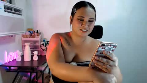 KELLY MCDOLEN online show from July 28, 4:39 pm